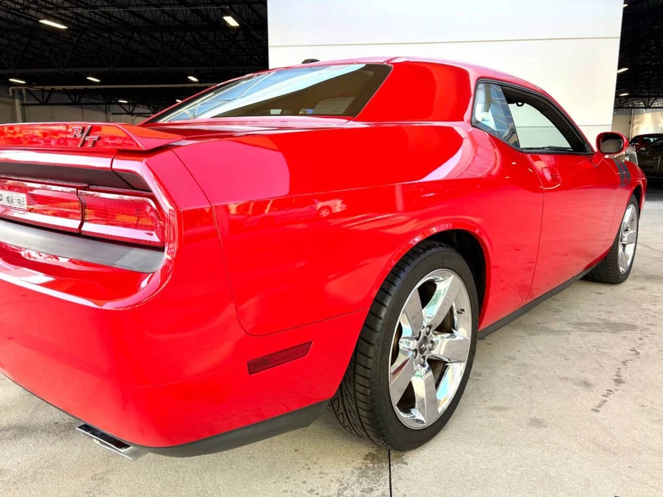 2009 Dodge Challenger 3rd Gen - Image 16 of 31