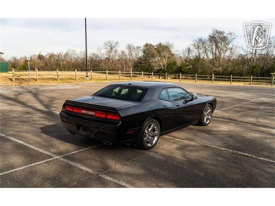 2009 Dodge Challenger 3rd Gen - Image 17 of 31