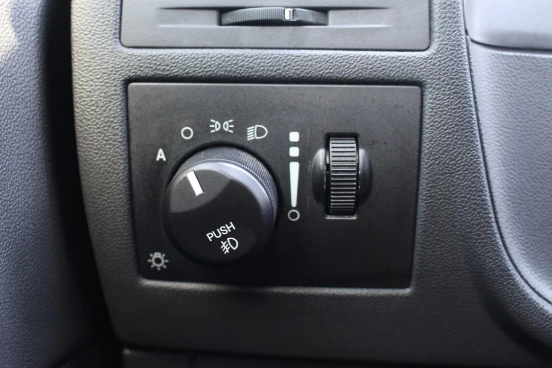 2009 Dodge Challenger 3rd Gen - Image 14 of 31