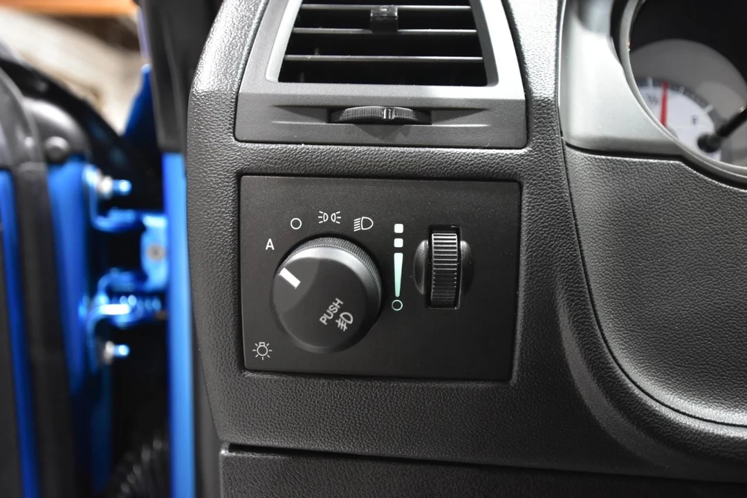 2009 Dodge Challenger 3rd Gen - Image 17 of 31