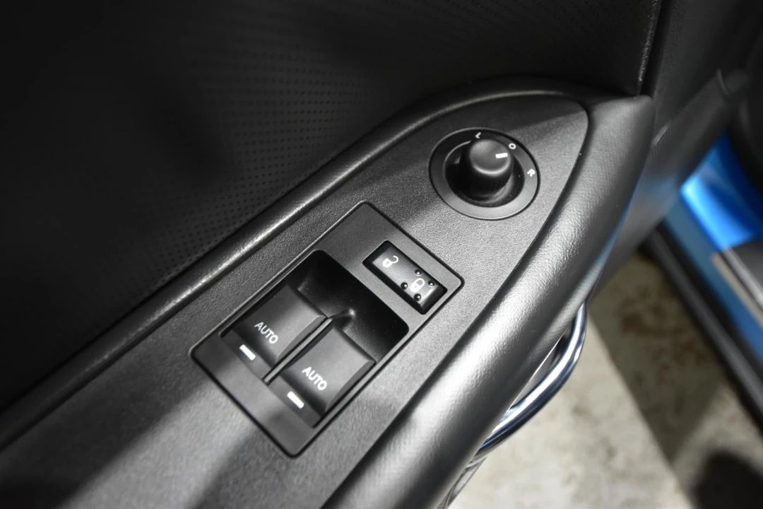 2009 Dodge Challenger 3rd Gen - Image 14 of 31