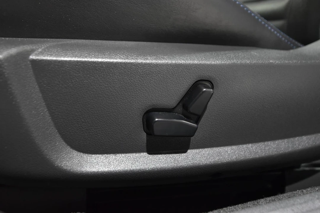 2009 Dodge Challenger 3rd Gen - Image 16 of 31