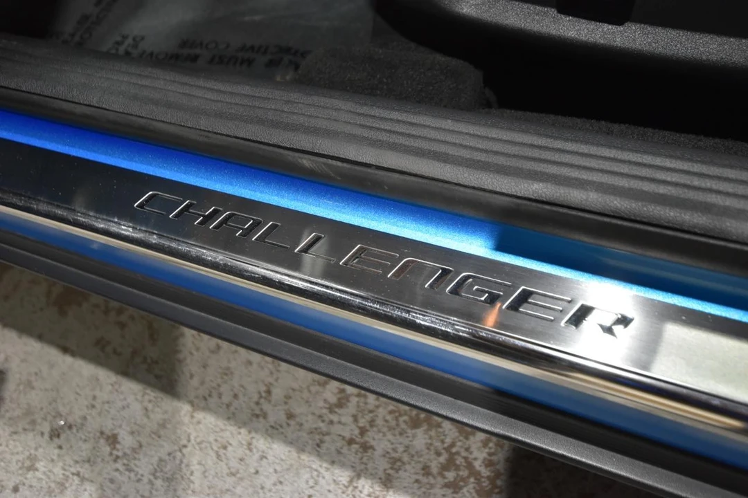 2009 Dodge Challenger 3rd Gen - Image 15 of 31