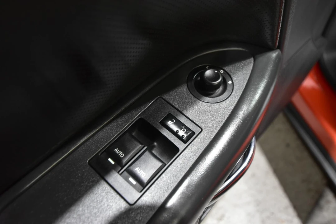 2009 Dodge Challenger 3rd Gen - Image 13 of 31