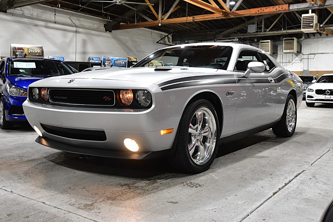 2009 Dodge Challenger 3rd Gen - Image 9 of 12