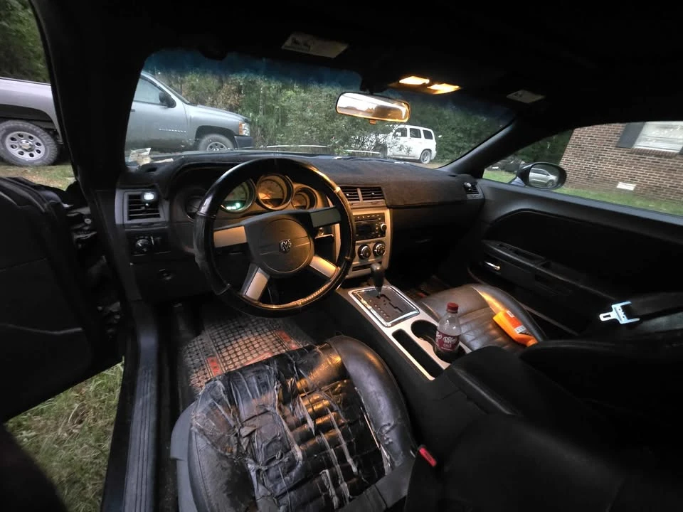 2009 Dodge Challenger 3rd Gen - Image 5 of 6