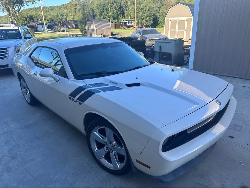 2009 Dodge Challenger 3rd Gen - Image 2 of 3