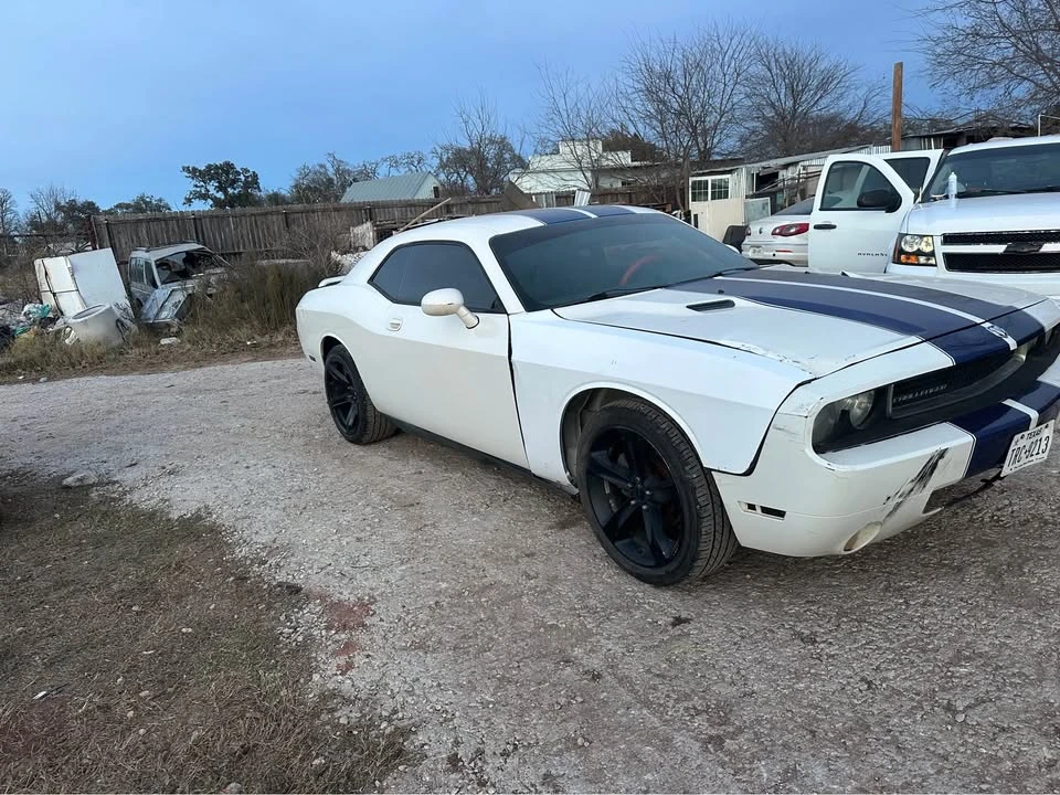 2009 Dodge Challenger 3rd Gen - Image 9 of 11