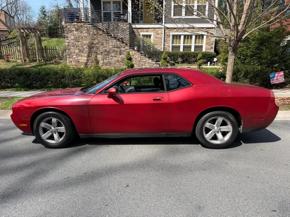 2009 Dodge Challenger 3rd Gen - Image 8 of 16