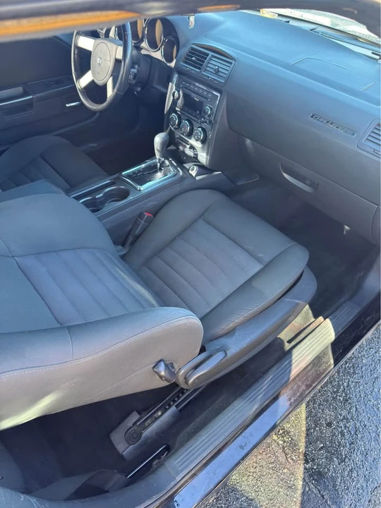 2009 Dodge Challenger 3rd Gen - Image 14 of 17