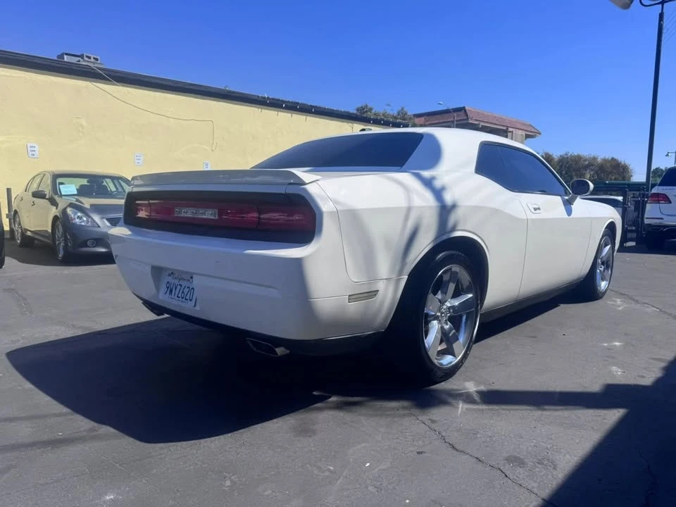 2009 Dodge Challenger 3rd Gen - Image 5 of 15