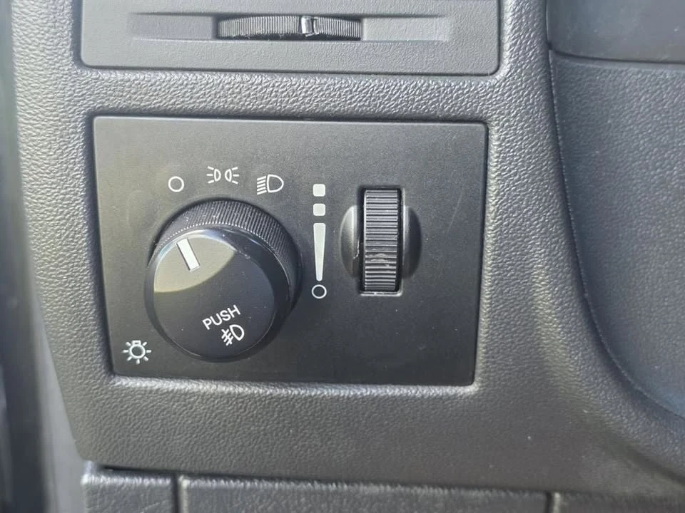 2009 Dodge Challenger 3rd Gen - Image 16 of 20