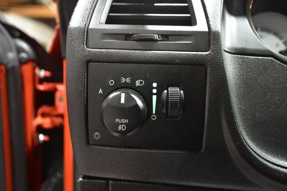 2009 Dodge Challenger 3rd Gen - Image 15 of 20