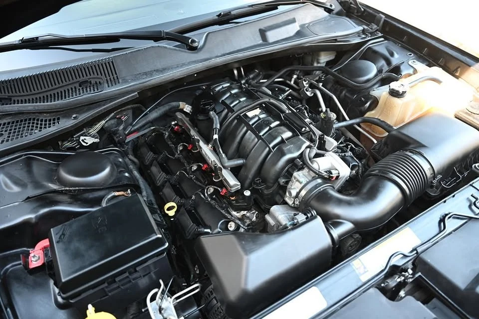 2009 Dodge Challenger 3rd Gen - Image 10 of 20