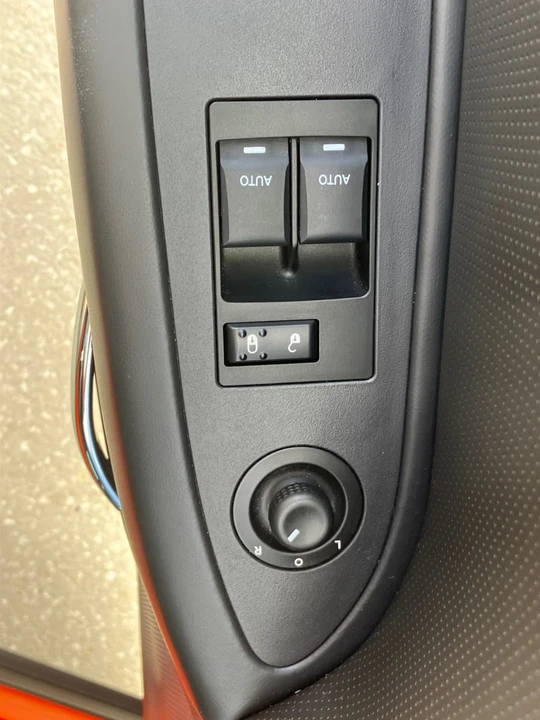 2009 Dodge Challenger 3rd Gen - Image 13 of 26