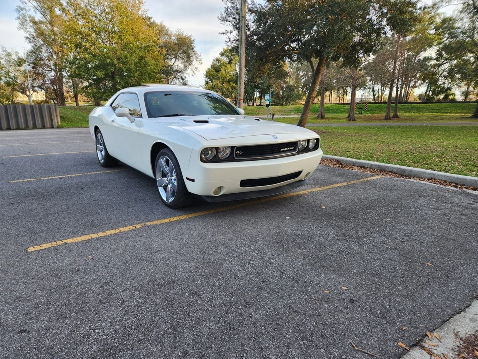 2009 Dodge Challenger 3rd Gen - Image 5 of 21