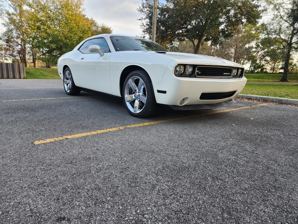 2009 Dodge Challenger 3rd Gen - Image 6 of 21