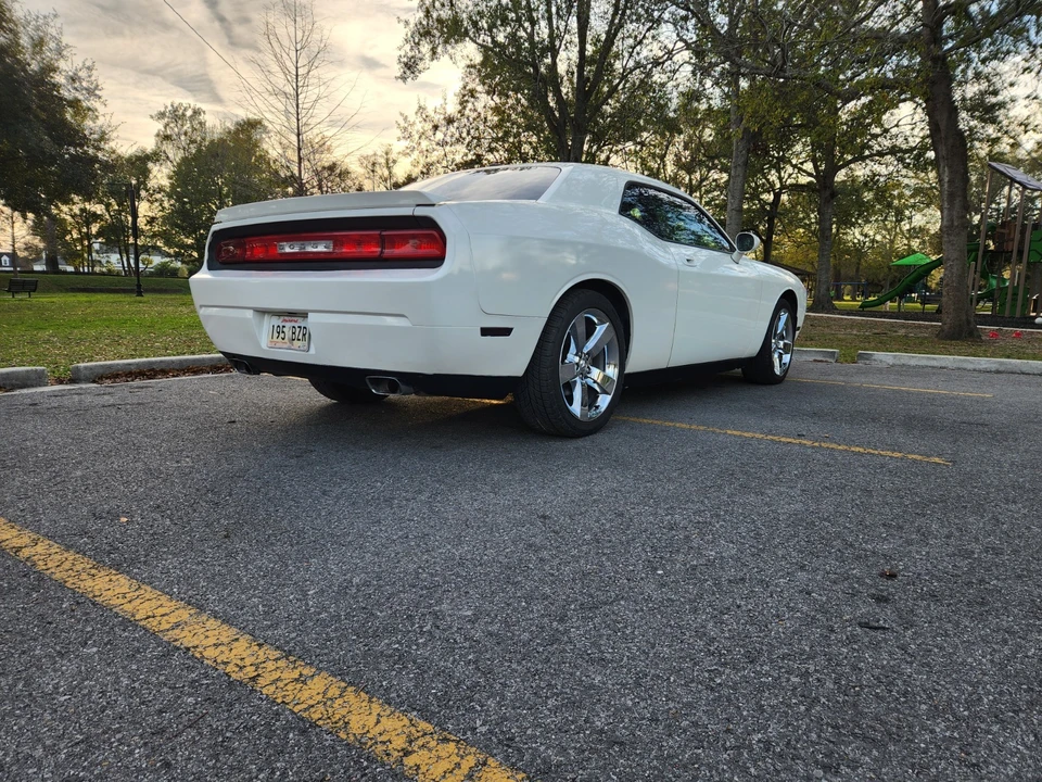 2009 Dodge Challenger 3rd Gen - Image 11 of 21