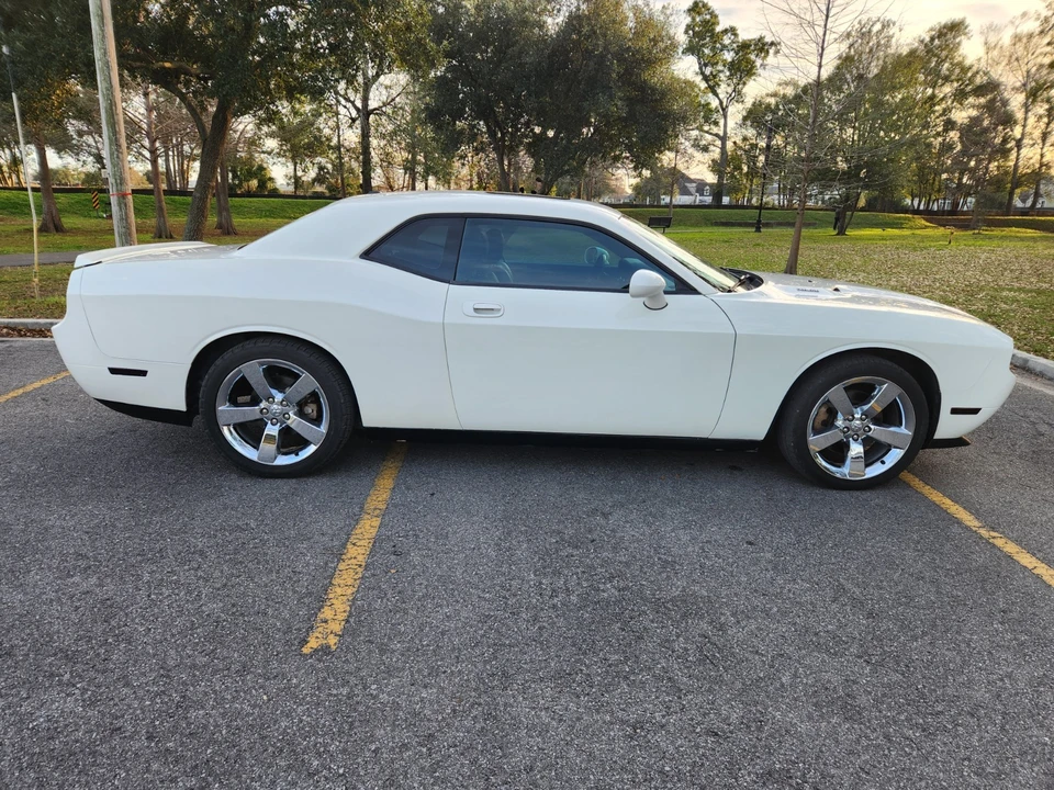 2009 Dodge Challenger 3rd Gen - Image 8 of 21