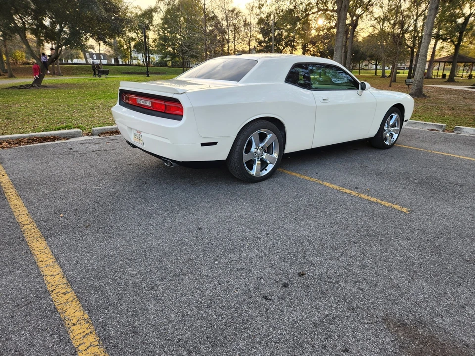 2009 Dodge Challenger 3rd Gen - Image 9 of 21