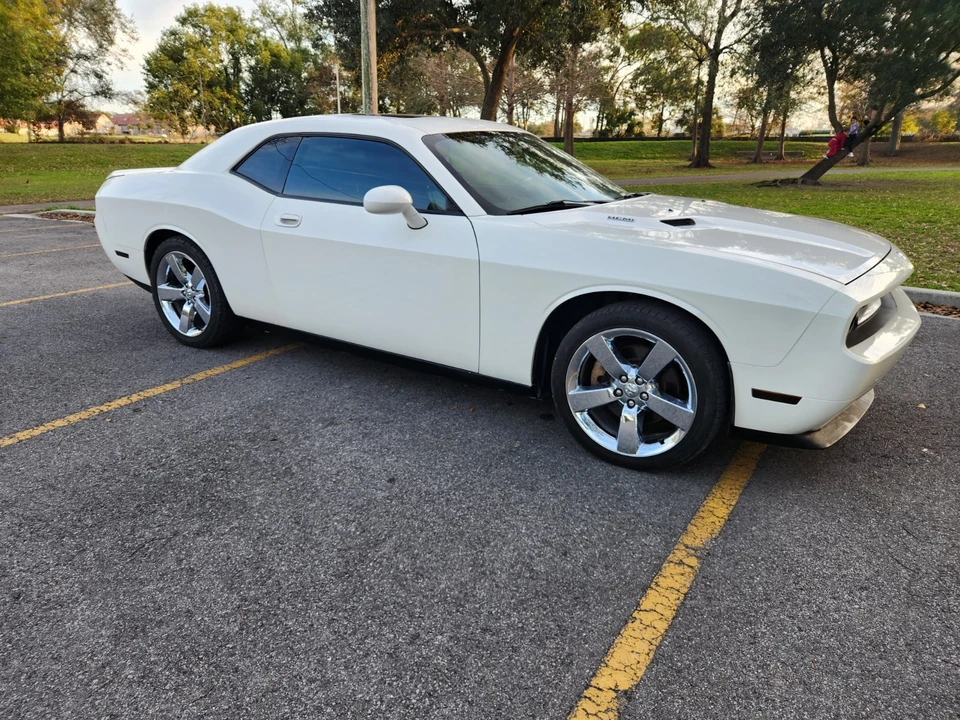 2009 Dodge Challenger 3rd Gen - Image 7 of 21