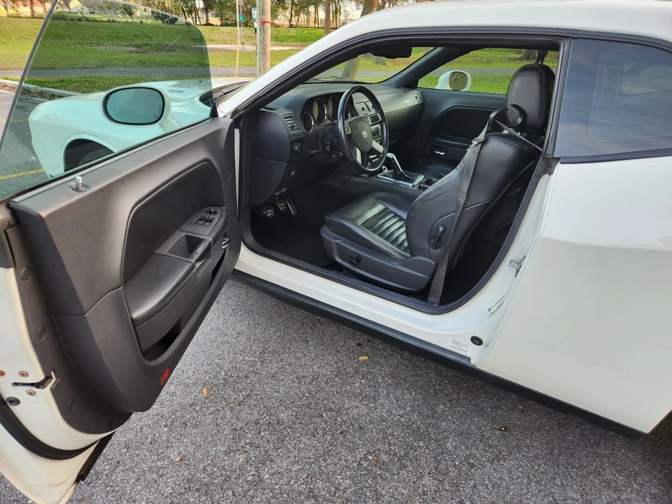 2009 Dodge Challenger 3rd Gen - Image 12 of 21