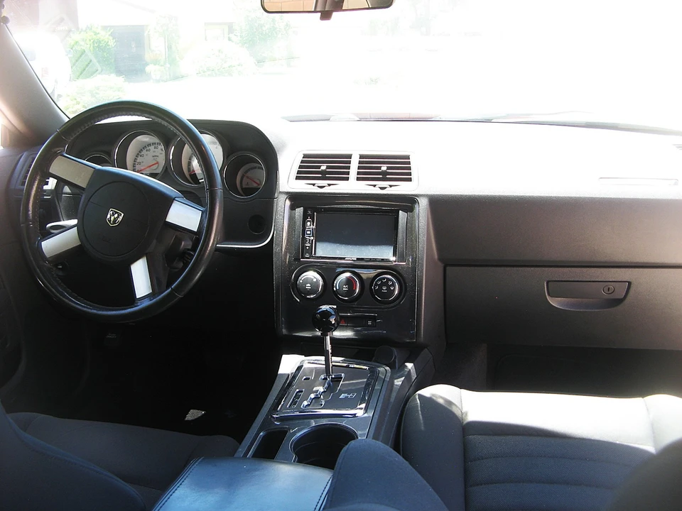 2009 Dodge Challenger 3rd Gen - Image 14 of 20