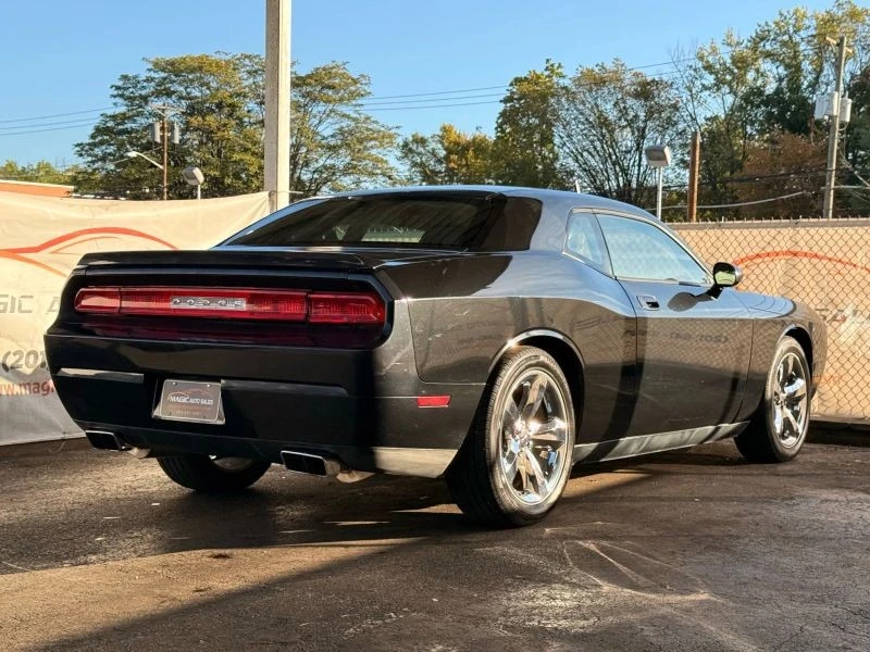 2009 Dodge Challenger 3rd Gen - Image 9 of 12