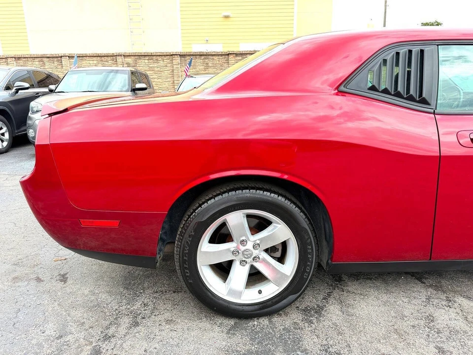 2009 Dodge Challenger 3rd Gen - Image 15 of 31