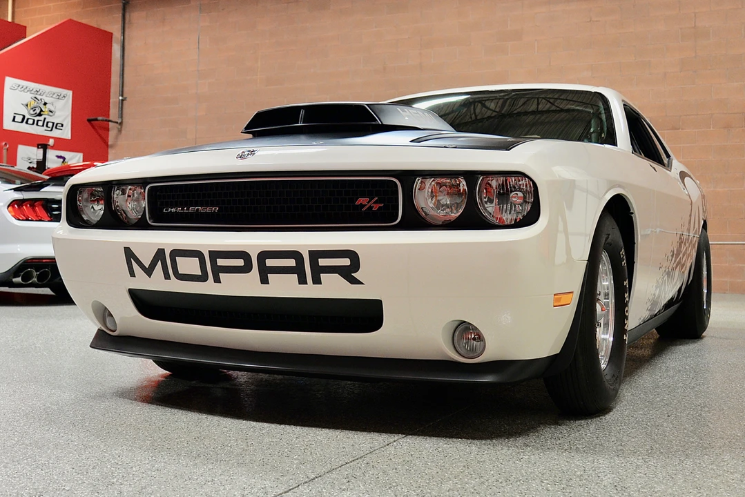 2009 Dodge Challenger SRT8 & 392 3rd Gen - Image 2 of 31