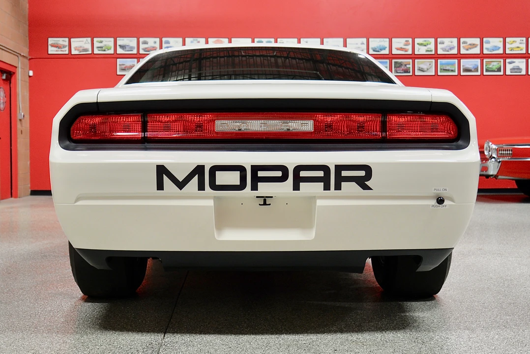 2009 Dodge Challenger SRT8 & 392 3rd Gen - Image 15 of 31
