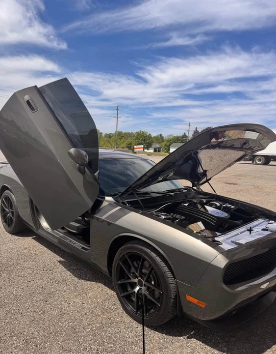 2009 Dodge Challenger 3rd Gen - Image 2 of 8