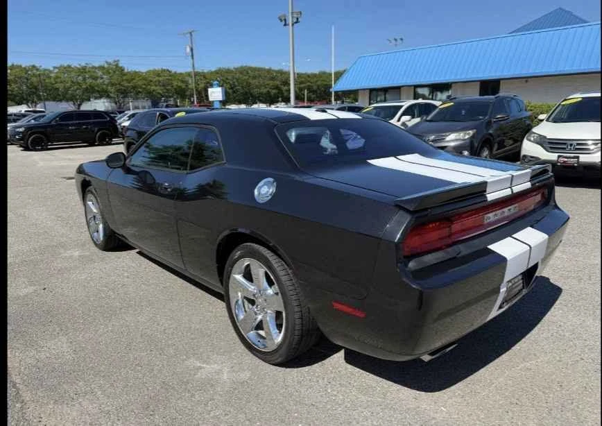 2009 Dodge Challenger 3rd Gen - Image 8 of 18