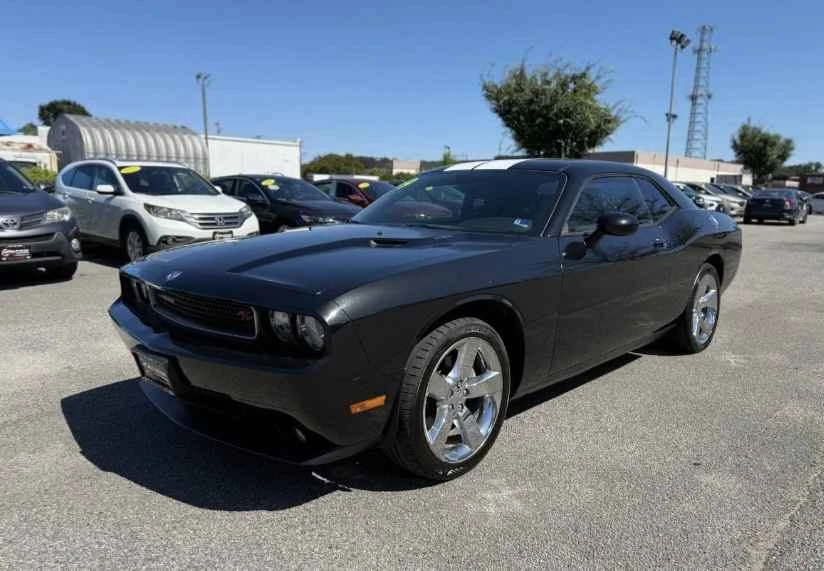 2009 Dodge Challenger 3rd Gen - Image 2 of 18