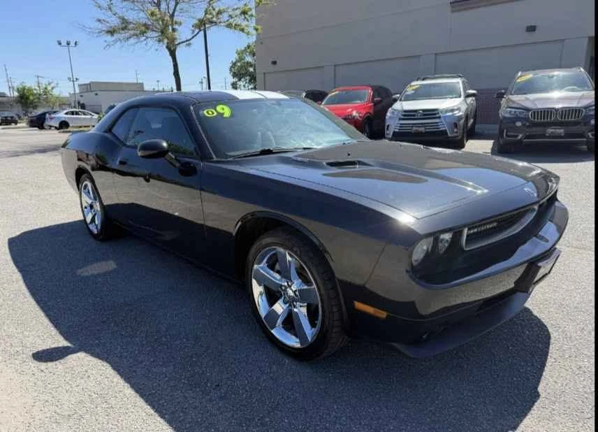 2009 Dodge Challenger 3rd Gen - Image 9 of 18