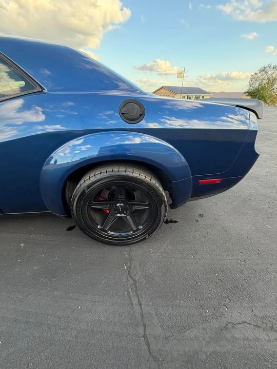 2009 Dodge Challenger 3rd Gen - Image 15 of 16