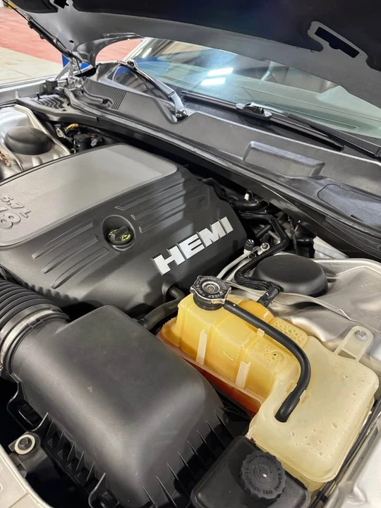 2009 Dodge Challenger 3rd Gen - Image 13 of 14