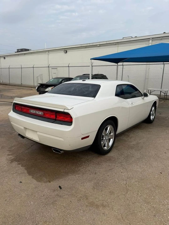 2009 Dodge Challenger 3rd Gen - Image 2 of 13