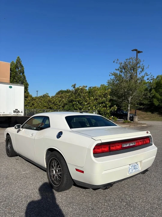 2009 Dodge Challenger 3rd Gen - Image 3 of 13