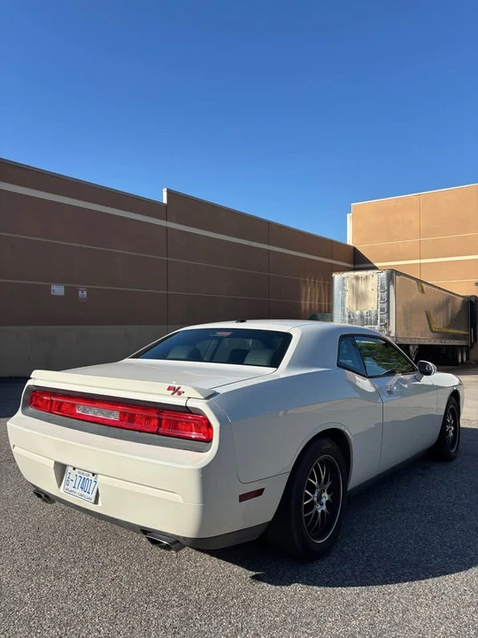 2009 Dodge Challenger 3rd Gen - Image 4 of 13