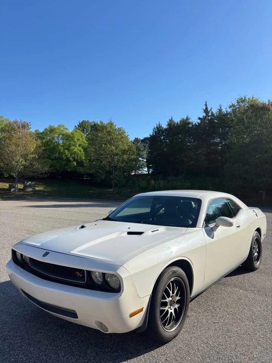 2009 Dodge Challenger 3rd Gen - Image 2 of 13