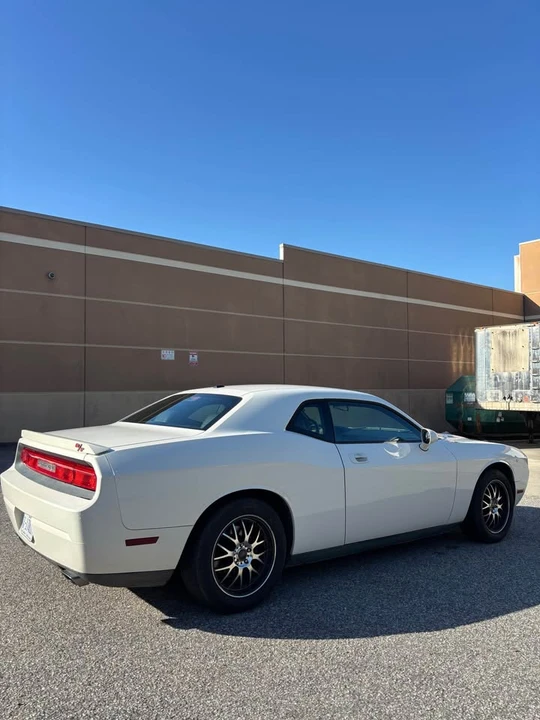 2009 Dodge Challenger 3rd Gen - Image 5 of 13