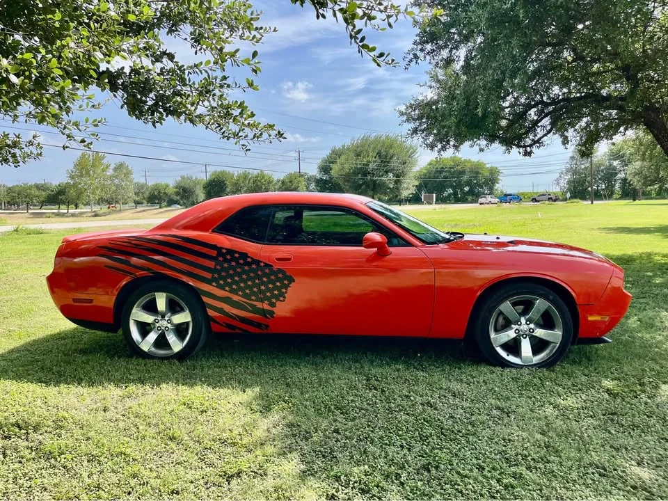 2009 Dodge Challenger 3rd Gen - Image 2 of 17