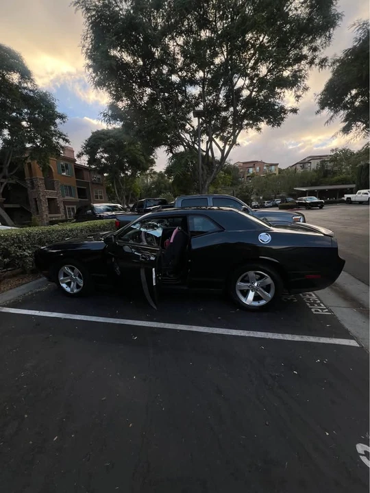 2009 Dodge Challenger 3rd Gen - Image 2 of 3