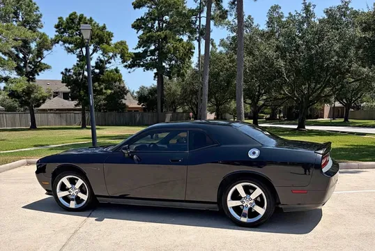 2009 Dodge Challenger R/T Coupe 2D