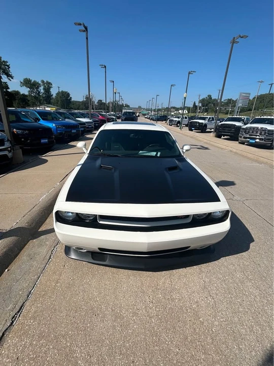 2009 Dodge Challenger 3rd Gen - Image 2 of 9