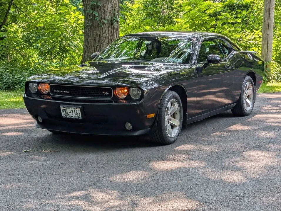 2009 Dodge Challenger 3rd Gen - Image 2 of 2