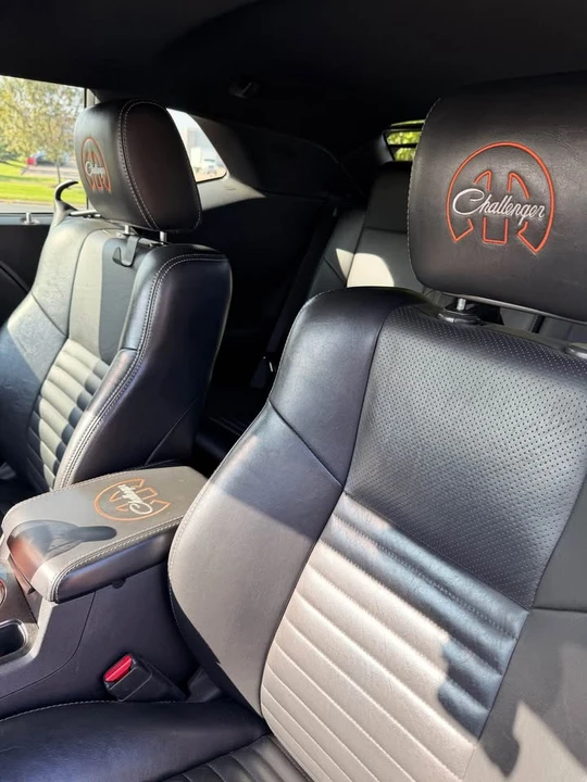 2009 Dodge Challenger 3rd Gen - Image 9 of 19