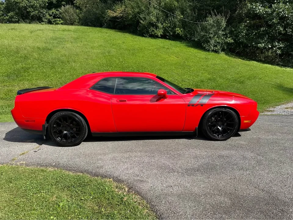 2009 Dodge Challenger 3rd Gen - Image 2 of 10