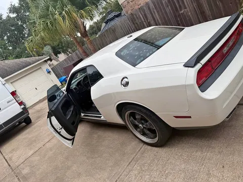 2009 Dodge Challenger R/T Coupe 2D